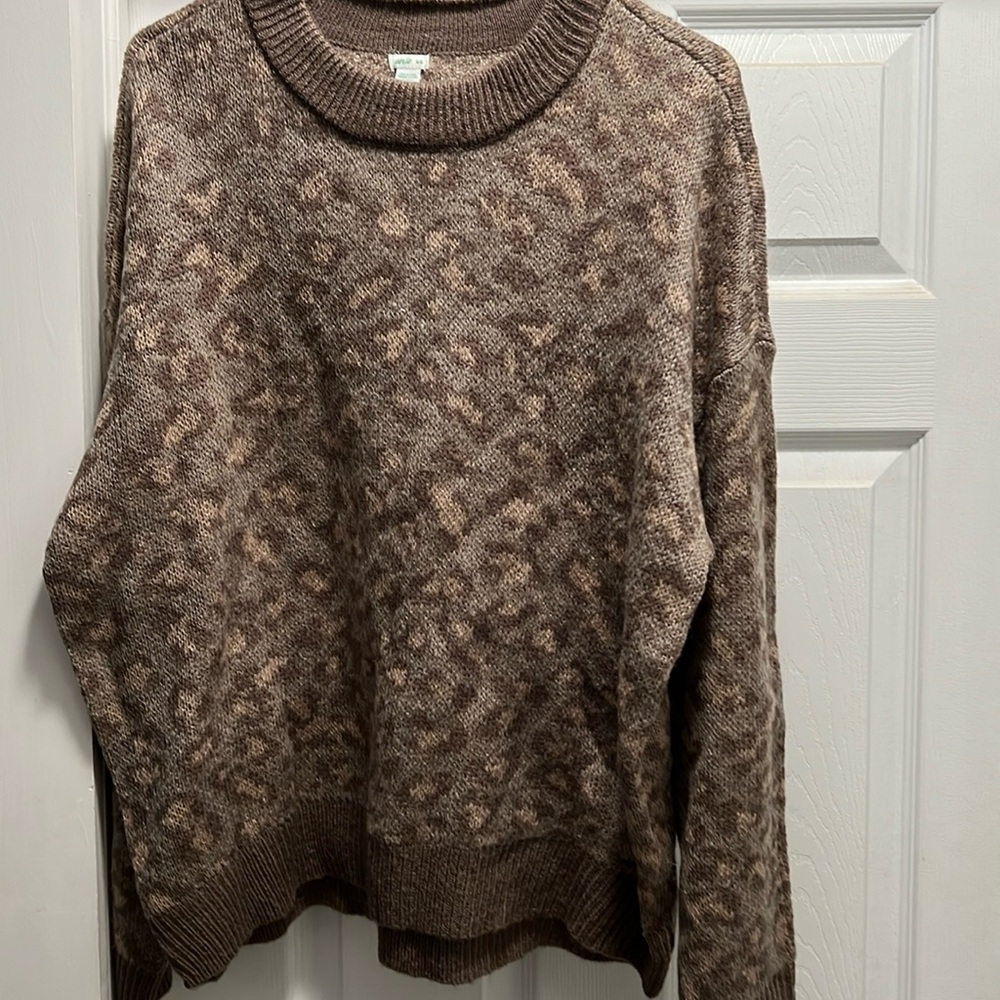 Cheetah print aerie sweater. Brown and light pink. Size medium.
